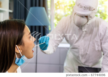 Medicla staff do COVID-19 testing at home Medicla staff do COVID-19 testing at home 67744896