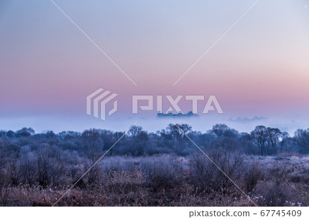 冬季充滿水霧的米穗川 67745409