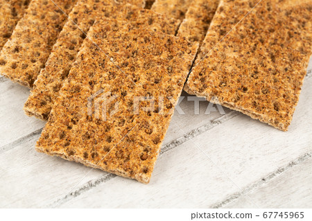 Crackers 67745965