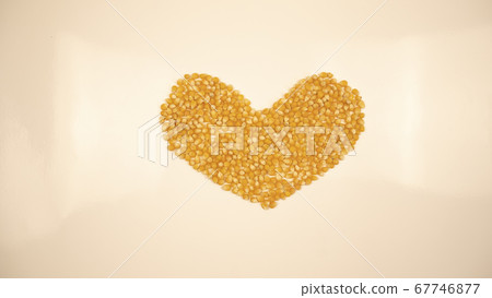Pop corn maize heart Pop corn maize heart 67746877