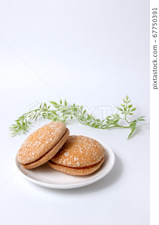 Bread, busse, pastry, breakfast, coffee busse, cream busse, food, snack, snack, teatime 67750391