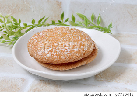 Bread, busse, pastry, breakfast, coffee busse, cream busse, food, snack, snack, teatime 67750415