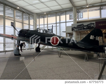 Overview of Yasukuni Shrine, Yuyukan Zero-class fighter 67750773