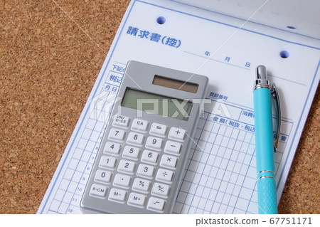 Business, invoice, paperwork, billing, accounting, office work, office supplies, management, work, office, finance, calculator, calculator, pen 67751171