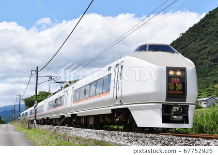 Limited express Kusatsu going along the Azuma Line in early summer Limited express Kusatsu going along the Azuma Line in early summer 67752926