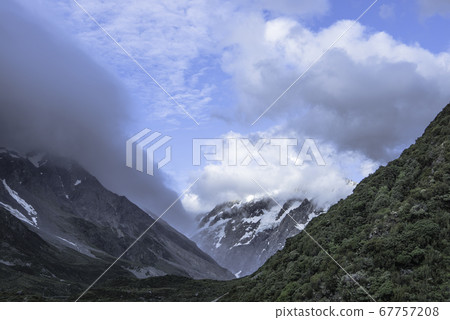 Hooker Valley Truck at Mount Cook National Park Hooker Valley Truck at Mount Cook National Park 67757208