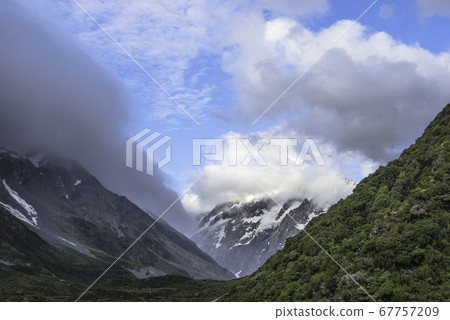 Hooker Valley Truck at Mount Cook National Park Hooker Valley Truck at Mount Cook National Park 67757209