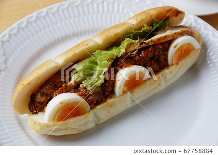 Chicken and egg sandwich 67758884