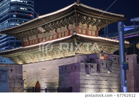 Seoul, Dongdaemun (Korea) illuminated Seoul, Dongdaemun (Korea) illuminated 67762612