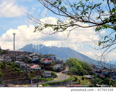 夏季櫻島(從鹿兒島市的墓地拍攝) 夏季櫻島(從鹿兒島市的墓地拍攝) 67763109