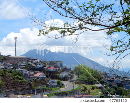 夏季櫻島(從鹿兒島市的墓地拍攝) 夏季櫻島(從鹿兒島市的墓地拍攝) 67763110