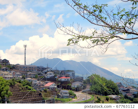 夏季櫻島(從鹿兒島市的墓地拍攝) 夏季櫻島(從鹿兒島市的墓地拍攝) 67763112