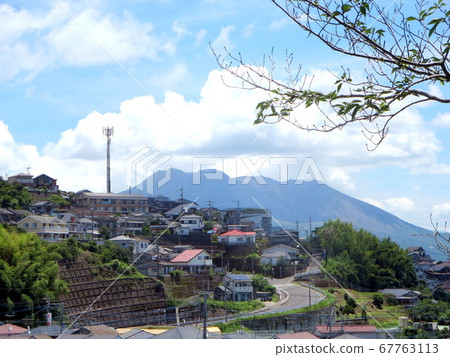 夏季櫻島(從鹿兒島市的墓地拍攝) 夏季櫻島(從鹿兒島市的墓地拍攝) 67763113