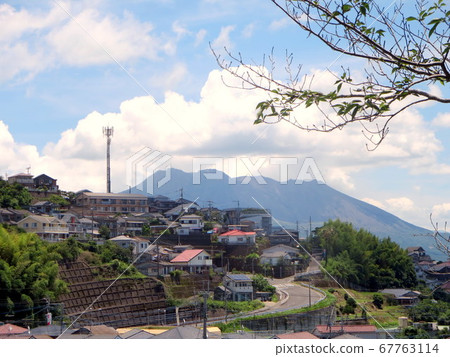 夏季櫻島(從鹿兒島市的墓地拍攝) 夏季櫻島(從鹿兒島市的墓地拍攝) 67763114
