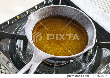 Oiled pan skillet 5665 67763894