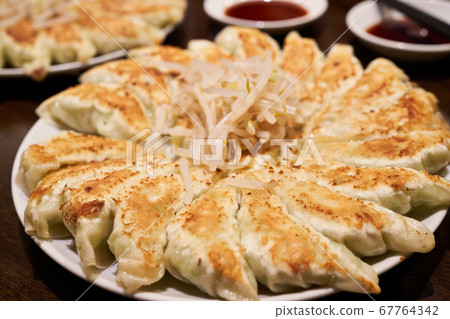 又熱又脆！著名商店濱松餃子 67764342