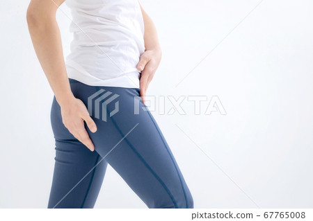 A woman wearing sportswear 67765008