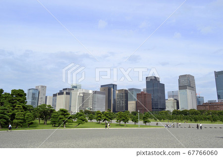 Buildings in Otemachi Marunouchi seen from the Imperial Palace Square 67766060
