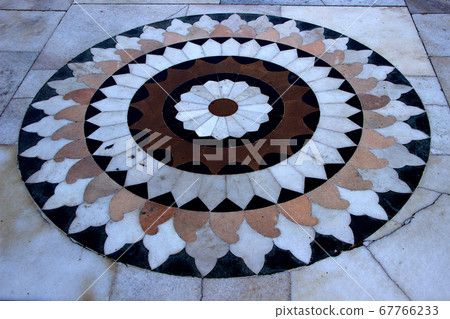 Circular Geometric Lay Up Design 67766233