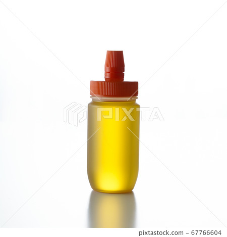 Honey in the bottle 67766604