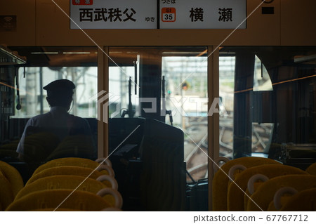 View of the driver's cab and view of the Seibu New Limited Express La View from the passenger seats 67767712
