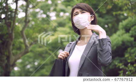 Wiping sweat business woman Wiping sweat business woman 67767912