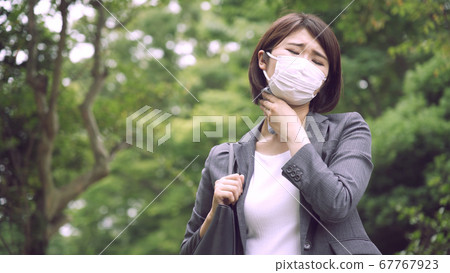擦汗女商人 67767923