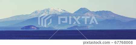 Taupo lake 67768008