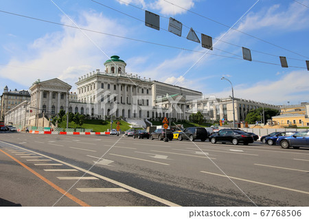Historic building (Pashkov House ) in the center of Moscow near the Kremlin and the daily traffic, Russia Historic building (Pashkov House ) in the center of Moscow near the Kremlin and the daily traffic, Russia 67768506