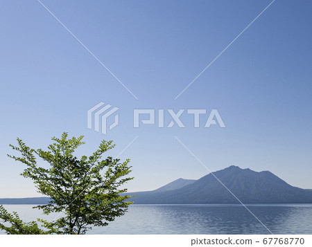 支ko湖,府夫山和湖的秋天 支ko湖,府夫山和湖的秋天 67768770