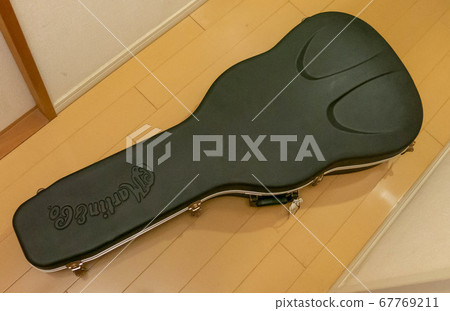 Guitar case 67769211
