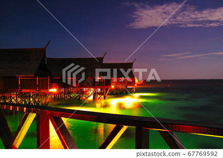  Water cottage 67769592