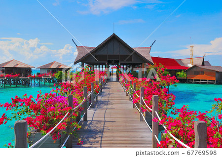  Water cottage 67769598