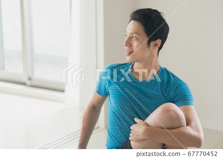 做瑜伽的日本人的圖像 67770452