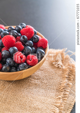 fresh blueberry and rasberry 67771035