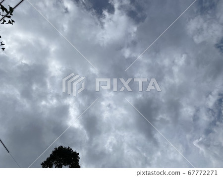 多雲的天空 多雲的天空 67772271
