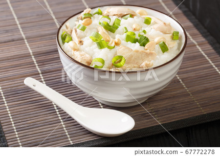 Slow cooked ginger rice porridge with chicken, Slow cooked ginger rice porridge with chicken, 67772278