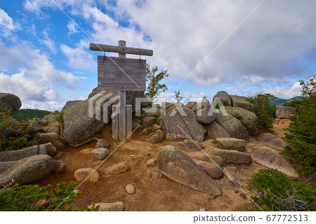 山梨前國立嶽山峰標誌 山梨前國立嶽山峰標誌 67772513