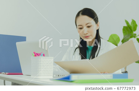 Image of a doctor Image of a doctor 67772973