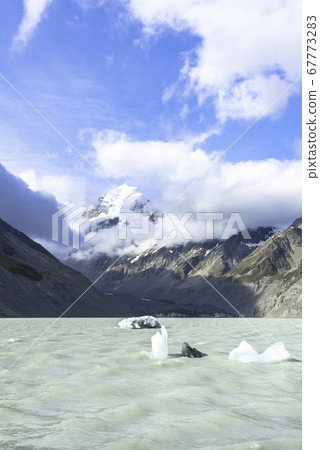 Hooker Lake at Mount Cook National Park 67773283
