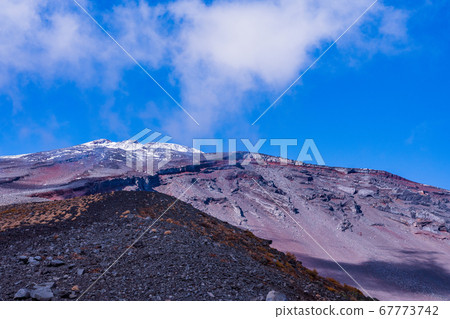 (Shizuoka Prefecture) Mt. Fuji/Mt. Hoei Mt. 67773742