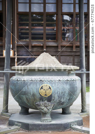 Tokoro furnace in Nishiyama main hall of Hachigokoshoji Temple 67774028