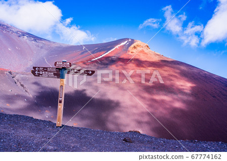 （靜岡縣）富士山和會平山，秋葉和雪 67774162