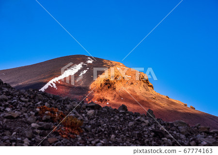 (Shizuoka Prefecture) Mt. Fuji and Mt. Hoei, autumn leaves and snow 67774163