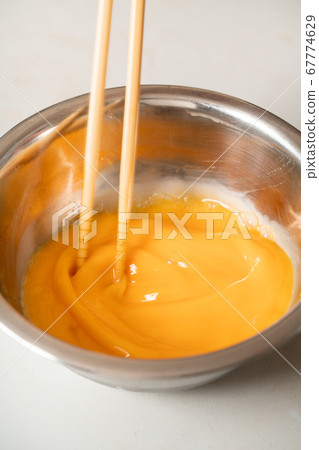 Stir the egg Stir the egg 67774629