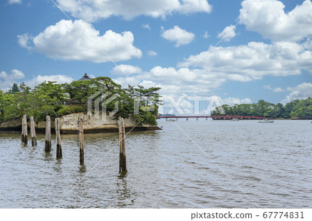 The view of Matsushima, one of the three most scenic spots in Japan Zuiganji Temple Five Great Hall and Fukuura Bridge, Matsushima Town, Miyagi 67774831