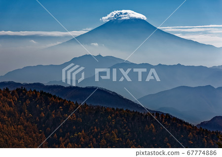 從富士山看的下午的富士山。 從富士山看的下午的富士山。 67774886