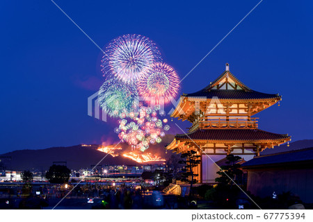 朱雀門和若草山 67775394