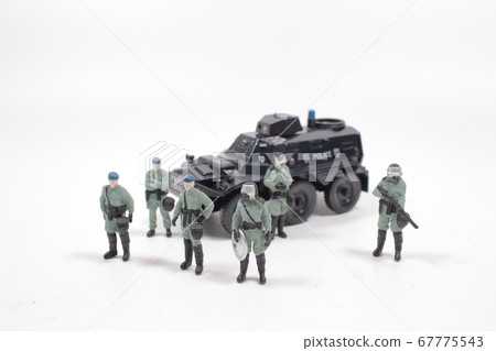 a Group Of Police Figure With Armored Car 67775543