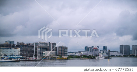 雨霧籠罩下的日本奧林匹克村的東京城市景觀（到今天東京奧林匹克運動會開幕還有1年）= 23天 67778585